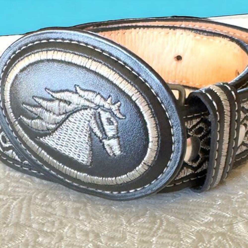 Western Leather & Silk Embroidered Black Belt Mustang Size 20 Youth YAC 1990’s